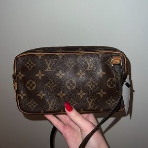 Louis Vuitton pochette bag